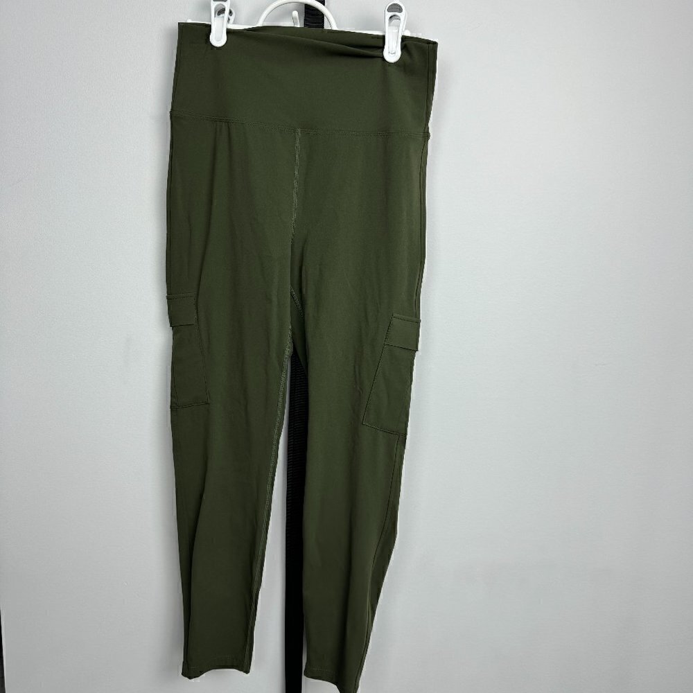 EUC - Zyia Luxe Green Cargo Leggings, Size 6-8 (Fits BIG)